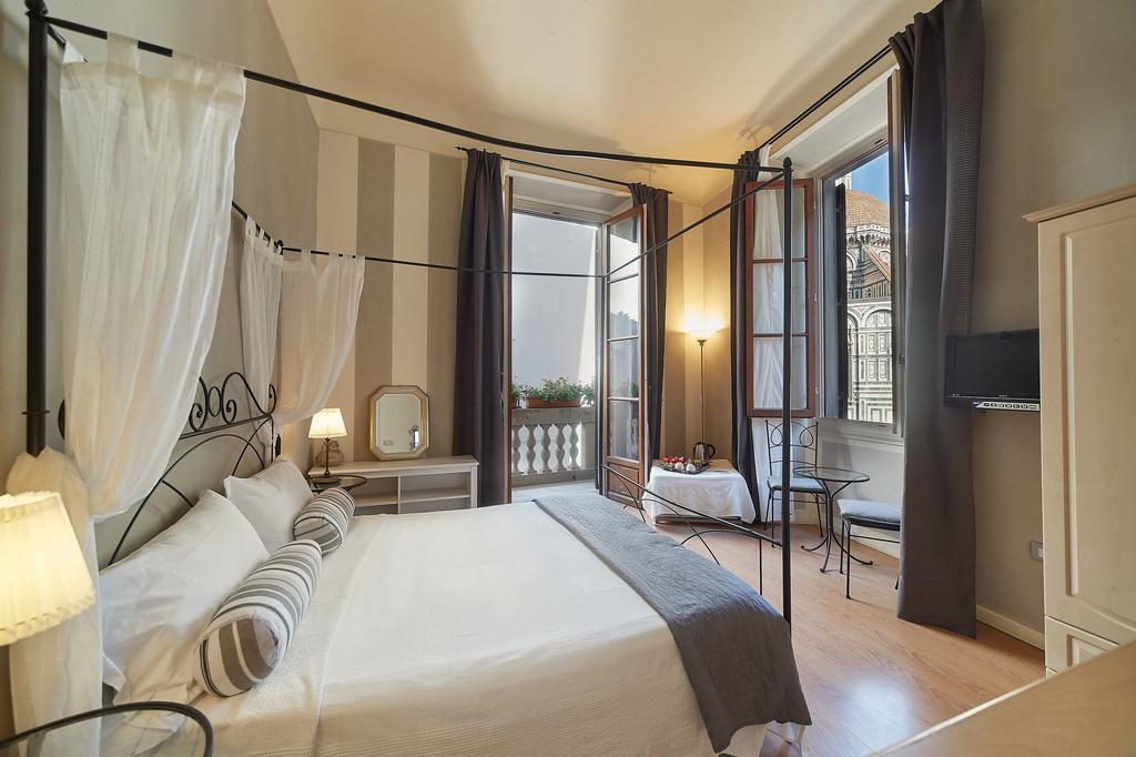 Deluxe Double Room with Balcony,437678670:JPEG