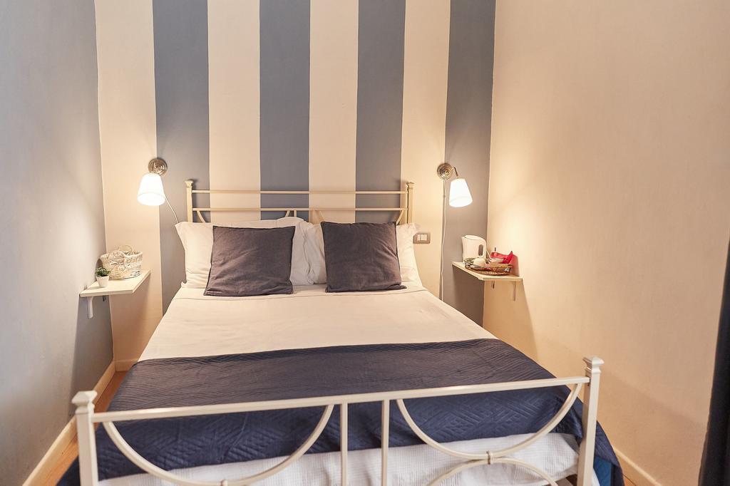 Small Double Room,705928996:JPEG