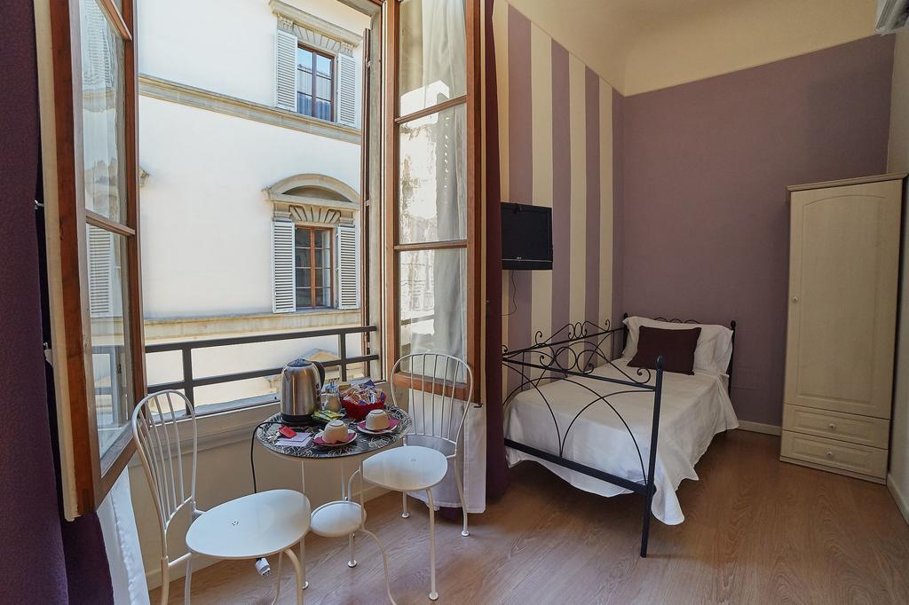 Quarto com 2 Camas de Solteiro